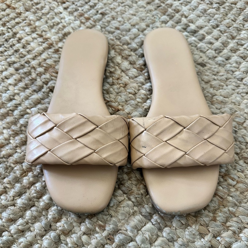 Nicole Miller Casual Slip On Quilted Slide Flats Tan Size 8.5